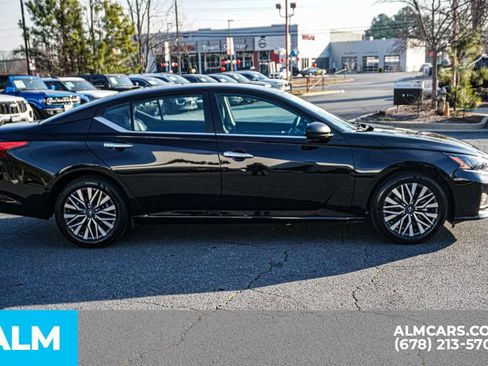 Used 2025 Nissan Altima 2.5 SV image 9