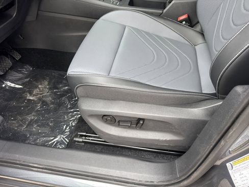 New 2026 Volkswagen Tiguan SE image 14