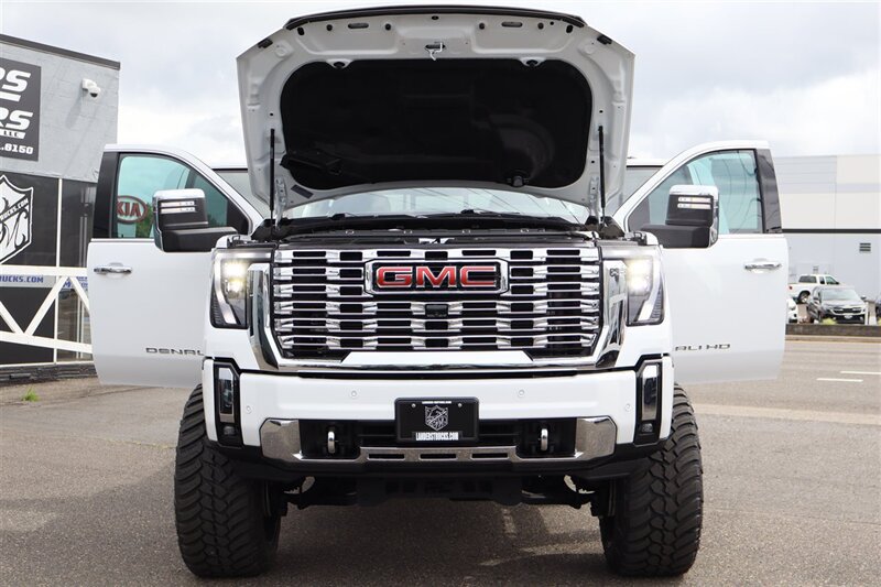 Used 2025 GMC Sierra 3500 Denali w/ Denali Reserve Package AWD/4WD image 46