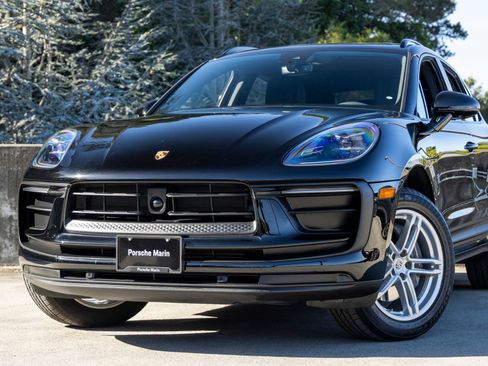 Certified 2025 Porsche Macan image 7