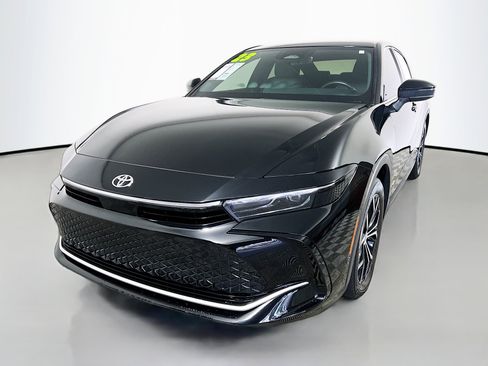 Used 2023 Toyota Crown XLE image 10