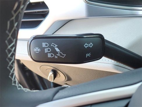 New 2025 Volkswagen Taos SE image 21