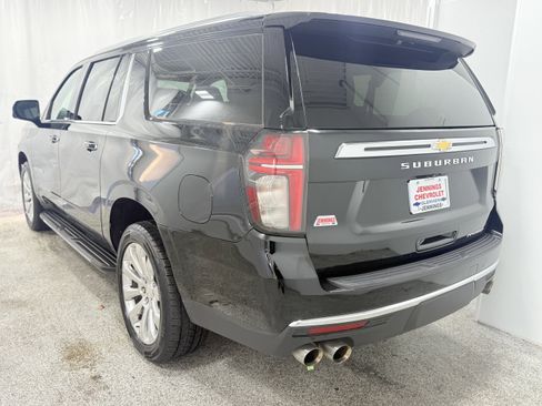 Used 2021 Chevrolet Suburban Premier w/ Premium Package image 6