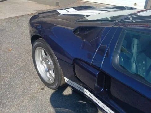 Used 2005 Ford GT RWD image 5