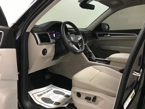 Used 2022 Volkswagen Atlas SE w/ Panoramic Sunroof Package FWD image 9