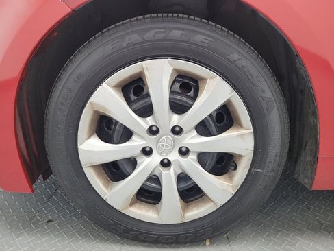 Used 2020 Toyota Corolla LE w/ Carpet Mat Package (TMS) FWD image 31