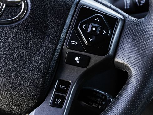 Used 2021 Toyota Tacoma TRD Off-Road w/ Technology Package AWD/4WD image 33