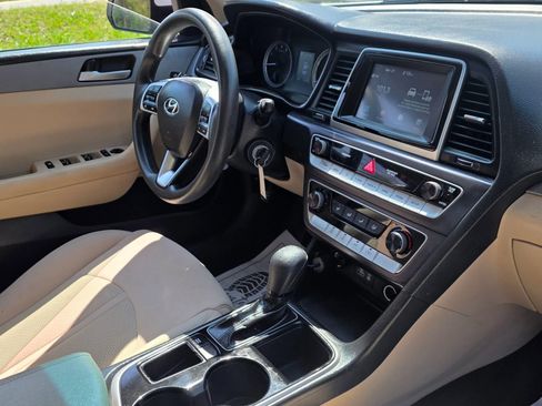 Used 2019 Hyundai Sonata SE w/ Cargo Package FWD image 15