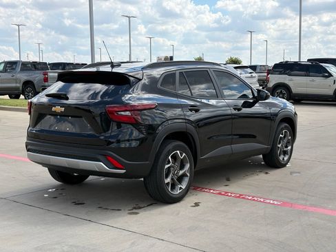 Used 2024 Chevrolet Trax LT FWD image 7