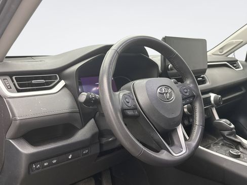 Used 2023 Toyota RAV4 XLE Premium image 7