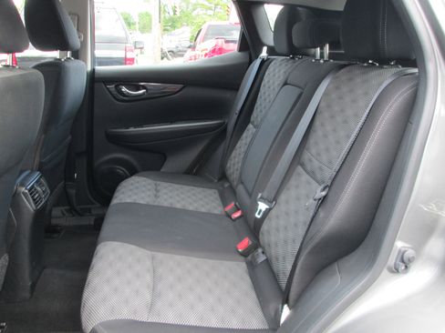 Used 2018 Nissan Rogue Sport SV w/ SV All-Weather Package AWD/4WD image 13