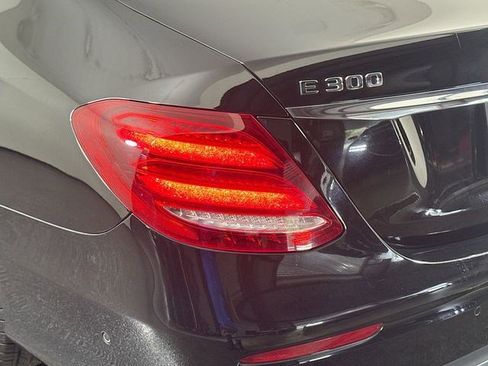 Used 2019 Mercedes-Benz E 300 image 40