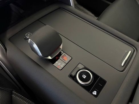 Certified 2025 Land Rover Discovery Dynamic SE AWD/4WD image 22