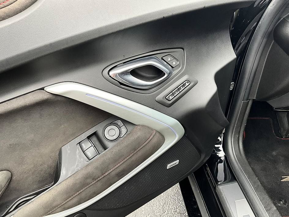 Used 2021 Chevrolet Camaro ZL1 RWD image 13