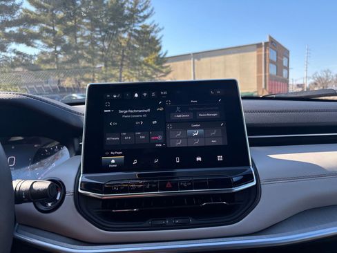 Used 2025 Jeep Compass Limited image 20