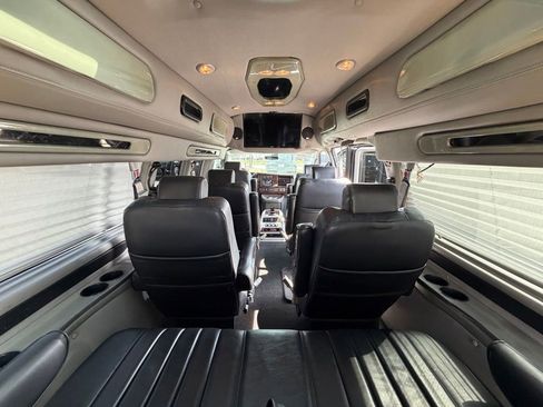 Used 2014 Chevrolet Express 2500 Extended image 21