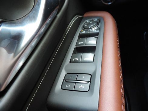 Certified 2024 GMC Yukon Denali Ultimate AWD/4WD image 29