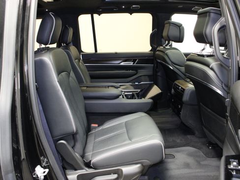 Used 2023 Jeep Grand Wagoneer Series II RWD image 18