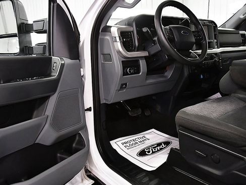 Used 2024 Ford F350 XLT image 19