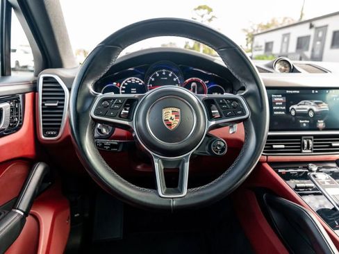 Used 2020 Porsche Cayenne image 14