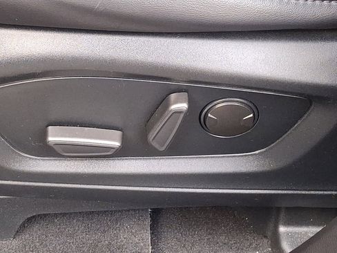 Used 2022 Ford Explorer XLT w/ Equipment Group 202A image 26