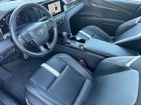 Used 2025 Toyota Camry SE w/ Convenience Package FWD image 11