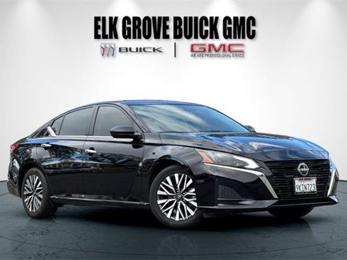 Used 2024 Nissan Altima 2.5 SV image 2