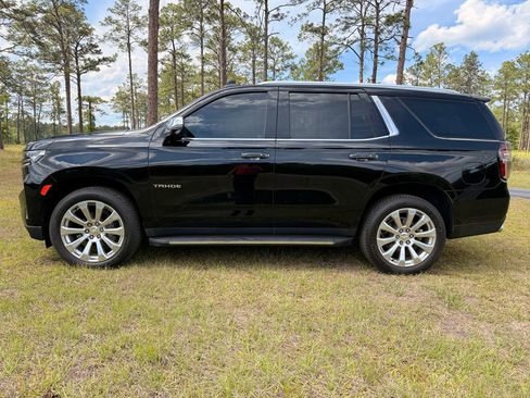 Used 2021 Chevrolet Tahoe Premier w/ Premium Package AWD/4WD image 2