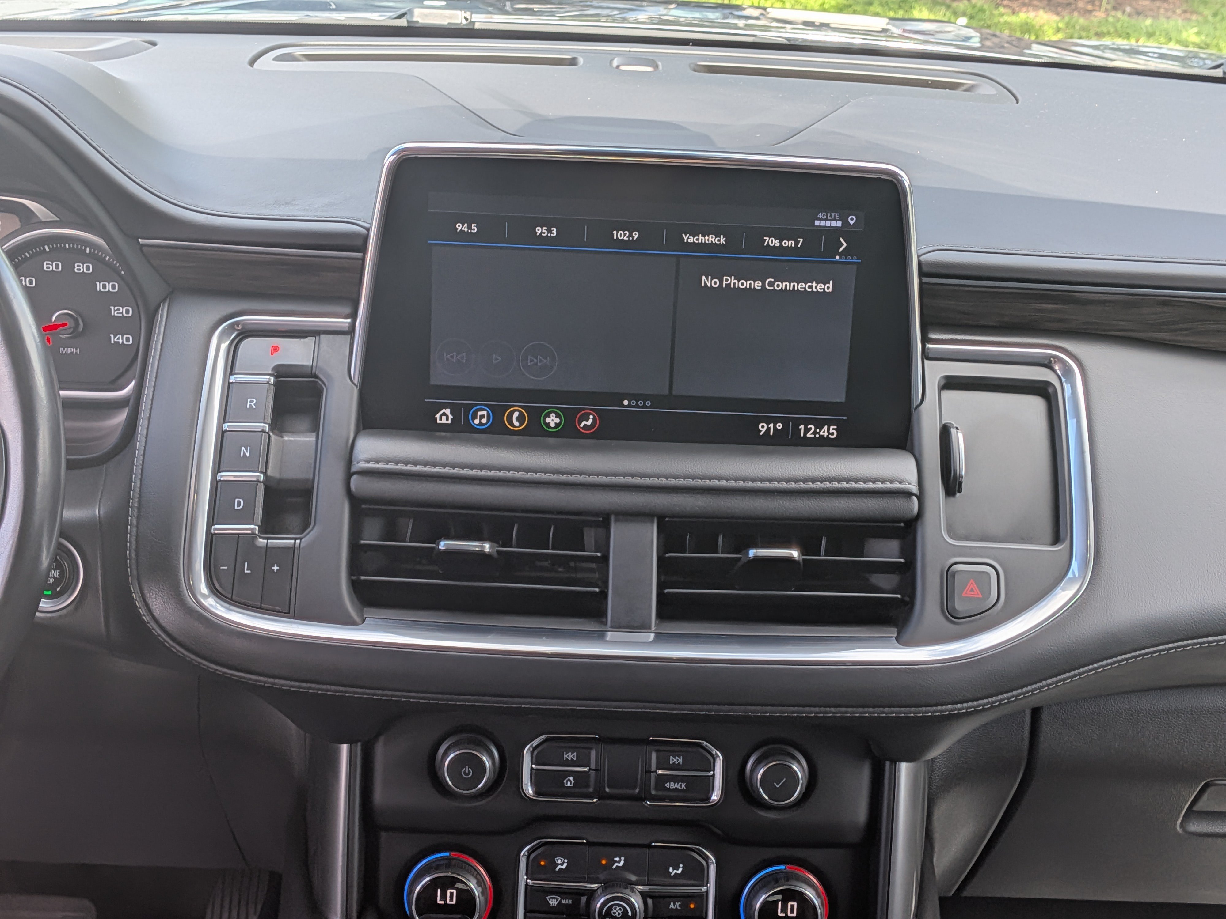 Used 2021 Chevrolet Tahoe Z71 w/ Z71 Off-Road Package AWD/4WD image 21
