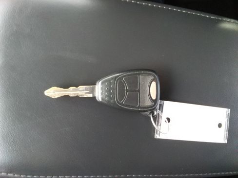 Used 2010 Dodge Avenger R/T image 18