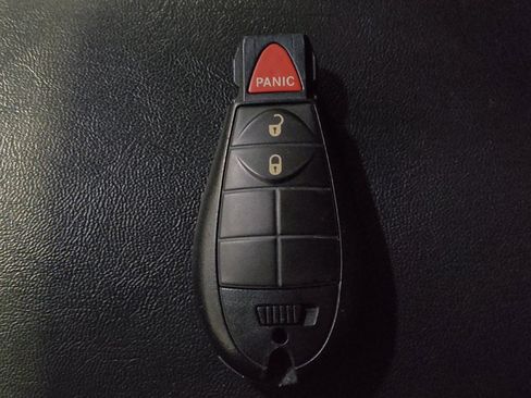 Used 2015 Jeep Cherokee Sport w/ Sport Appearance Group image 32