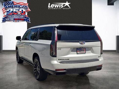 Used 2022 Cadillac Escalade ESV Premium Luxury w/ Performance Package AWD/4WD image 3
