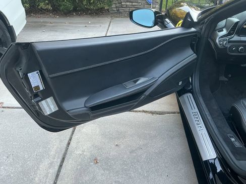 Used 2013 Ferrari 458 Spider image 39