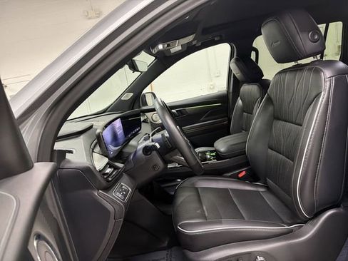 Certified 2025 Buick Enclave Avenir w/ Super Cruise Package AWD/4WD image 23