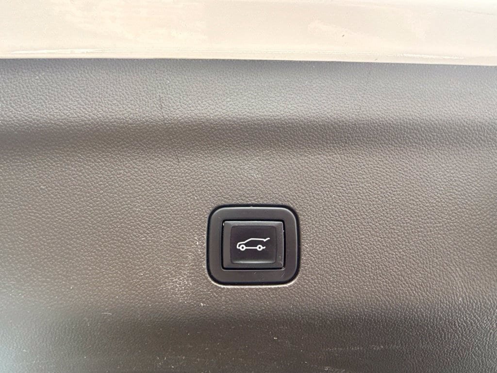 Used 2022 GMC Yukon SLT w/ SLT Luxury Package AWD/4WD image 12
