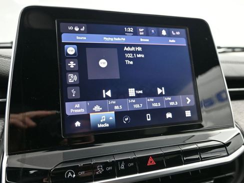 Used 2025 Jeep Compass Latitude w/ Sun & Sound Group AWD/4WD image 18