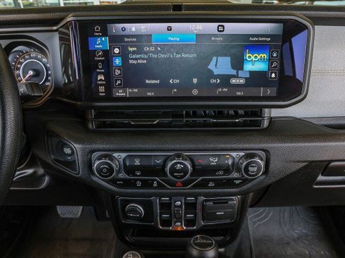 Used 2024 Jeep Gladiator Sport AWD/4WD image 13