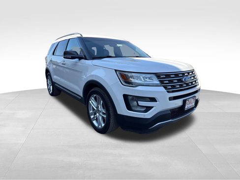 Used 2016 Ford Explorer XLT w/ Equipment Group 202A FWD image 7