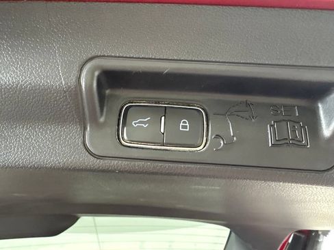 Used 2020 Ford Explorer XLT w/ Equipment Group 202A AWD/4WD image 53