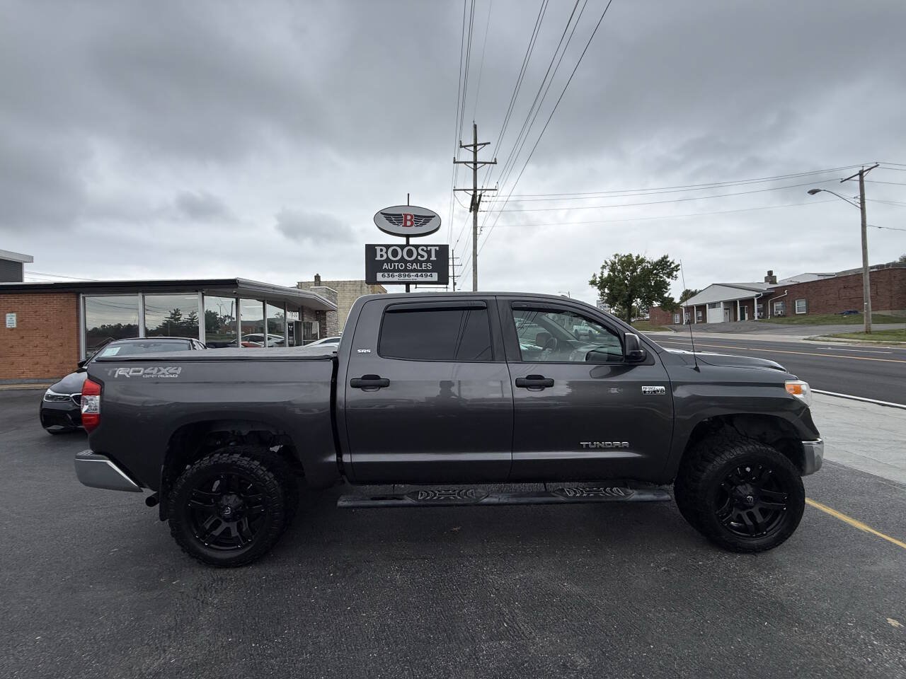 Used 2016 Toyota Tundra SR5 w/ TRD Off Road Package AWD/4WD image 8