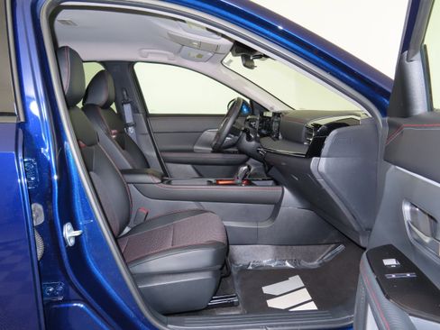 Certified 2025 Nissan Kicks SR image 29