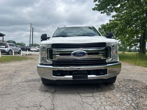 Used 2018 Ford F250 XLT w/ Camper Package RWD image 26