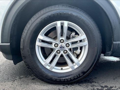 Used 2023 Ford Explorer XLT AWD/4WD image 8
