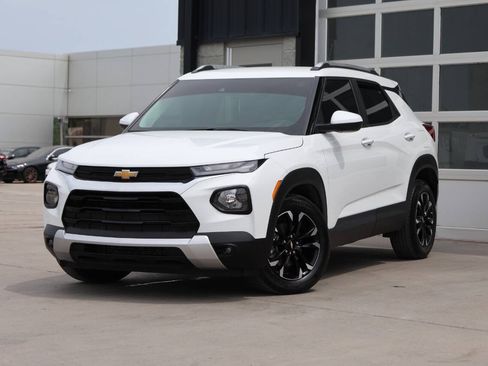 Used 2023 Chevrolet TrailBlazer LT FWD image 3