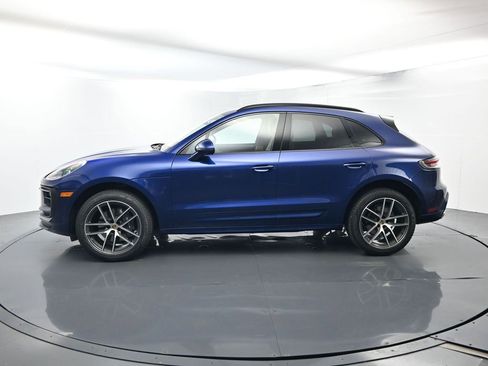 Certified 2024 Porsche Macan AWD/4WD image 2