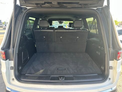 Used 2024 Jeep Wagoneer L Series III w/ Flexible Seating Group AWD/4WD image 30
