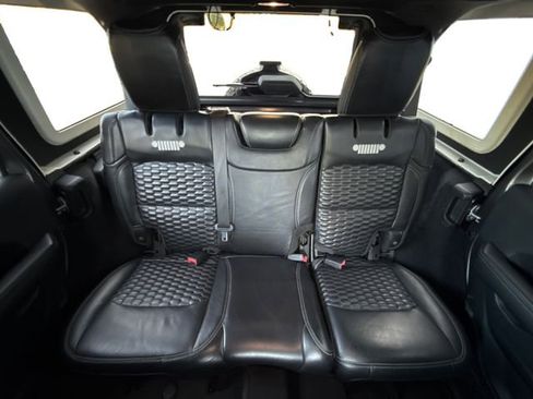 Used 2018 Jeep Wrangler Unlimited Sahara image 16