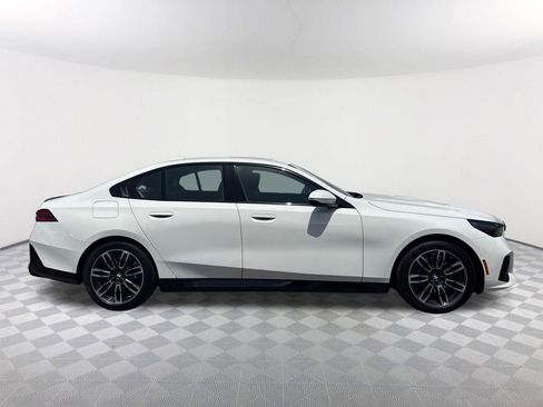 Used 2026 BMW 530i w/ M Sport Package RWD image 3
