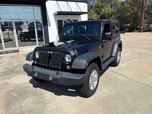 Used 2018 Jeep Wrangler Sport image 2