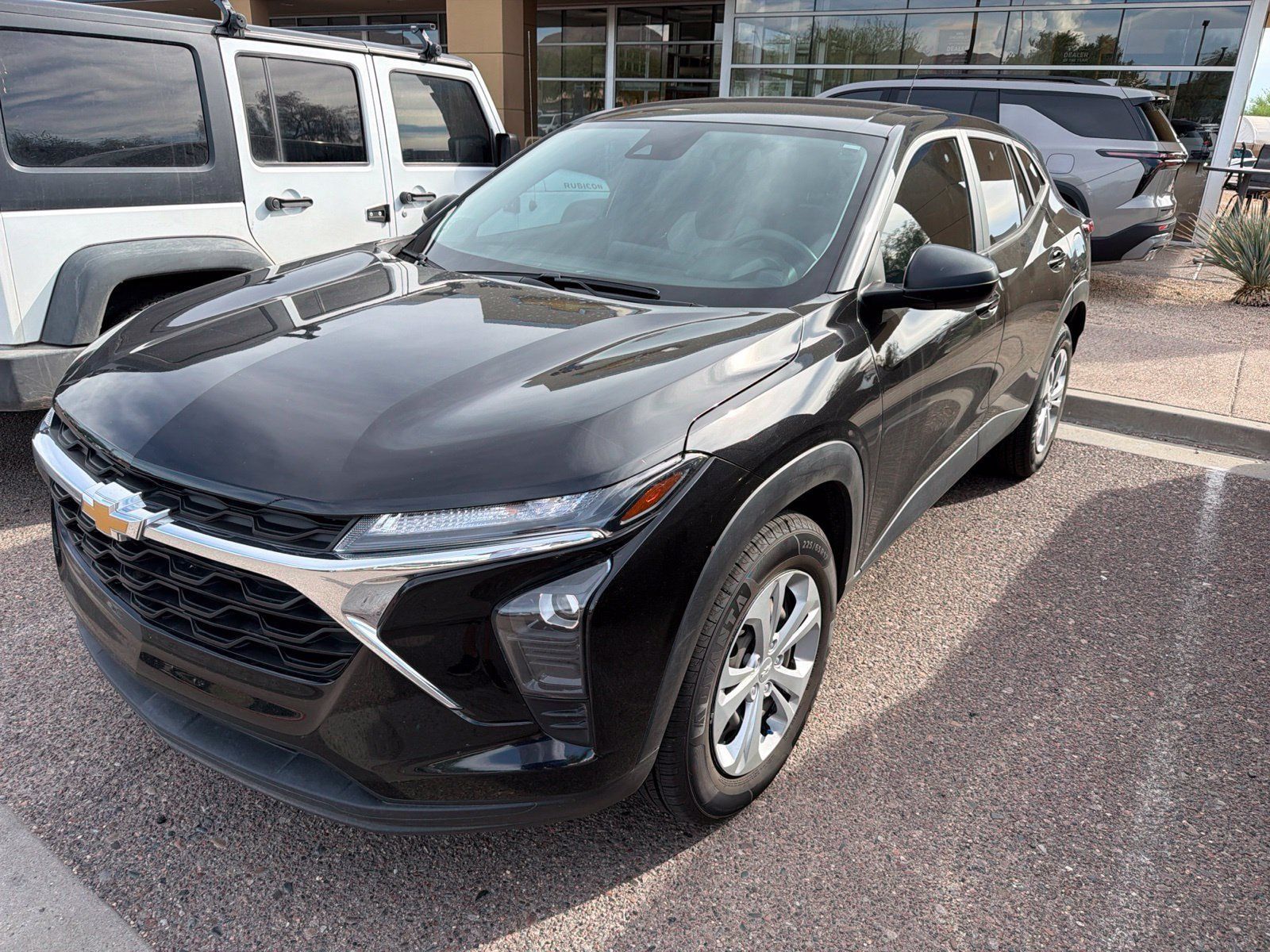 Used 2024 Chevrolet Trax LS FWD image 1